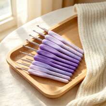 9 Peças Ganchos de Crochê com Cabo Macio em Degradê Roxo, Ferramentas de Tricô com Cabo de Silicone Antiderrapante, Conjunto de 9 Peças Ganchos de Crochê com Cabo Macio Roxo, Agulha de Metal com Cabo Antiderrapante, Ferramentas DIY para Iniciantes em Artesanato com Fio, Boneca, Cachecol e Suéter - Conjunto multicolorido - Visão 3