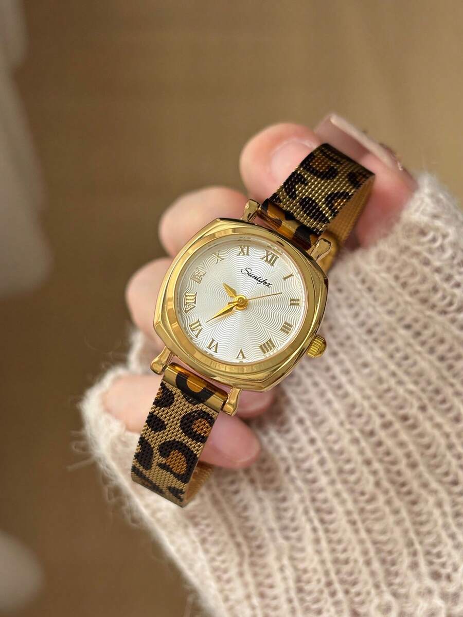 Oval Women's Quartz Watch With Arabic Numeral Dial, Fashionable Mid-Century Style, Suitable For Daily Wear, Gifts And Parties - Gold - View 1