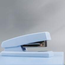 1pc Mo Landi Hand-Held Stapler, Korean Simple Wind Arc Body Anti-Slip Hand-Held Contour Manual Binding Tool Paper Binding Stapler Hand DIY, Bill Sorting, Portable Office Stationery Scrapbook Supplies School Supplies. - C - View 6