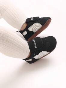 Black & White Colorblock Mesh Infant Sneakers With English Embroidery, Hook & Loop Closure, Breathable Soft Sole Pre-Walker Shoes For Boys & Girls - Black - View 7