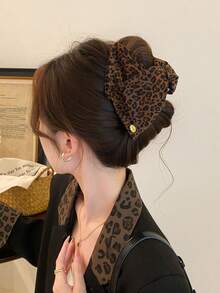 1pc Vintage Leopard Print Triangle Claw Clip, Large Hair Claw For Women, High-End Style, Suitable For Thick Hair, Back Of Head Ponytail Hair Accessory, Autumn/Winter - Multicolor - View 3