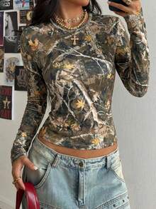 Women's Casual Slim-Fit Long-Sleeve Top With All-Over Leaf Print – Women's Autumn Apparel. - Multicolor - View 1