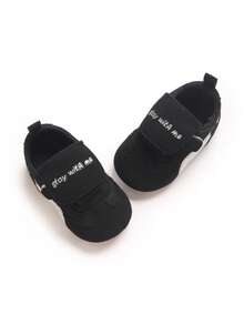 Black & White Colorblock Mesh Infant Sneakers With English Embroidery, Hook & Loop Closure, Breathable Soft Sole Pre-Walker Shoes For Boys & Girls - Black - View 3