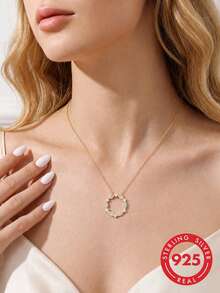 Collar de Plata de Ley S925 con Colgante Redondo de Corona Floral Hueca y Moissanita, Joyería Versátil para Uso Diario, Regalo para Novia, Esposa, Mamá, Cumpleaños, Aniversario - Multicolor - Ver 4