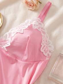 Camisón de encaje con escote en V y abertura en contraste de color, diseño encantador, con tanga, lencería sexy para mujer, camisola sexy con tirantes finos. - Rosa - Ver 6