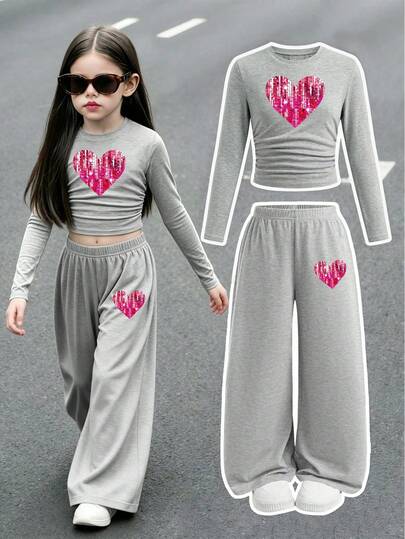 Conjunto de top de manga larga con estampado de corazones y pantalones holgados para niños pequeños