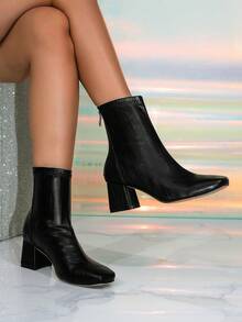 女款優雅短靴，黑色壓紋皮革鞋面粗跟方頭後拉鍊彈性短靴設計，適合派對、通勤、辦公室，秋冬日常穿著 - 黑色 - 查看 2