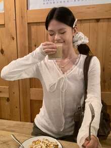 Korean Style Fashion White Inner Layer Long Sleeve T-Shirt, Autumn Textured V-Neck Lace Trim Slim Fit Flattering Top Casual - White - View 3