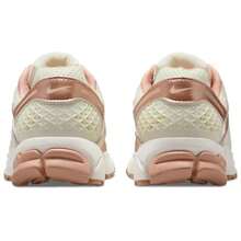 Nike Zoom Vomero 5 NA36 Women's Tan/Gold Casual Sneakers IQ9603-133  | Cushioned Performance, Lightweight Comfort - 金色 - 查看 5