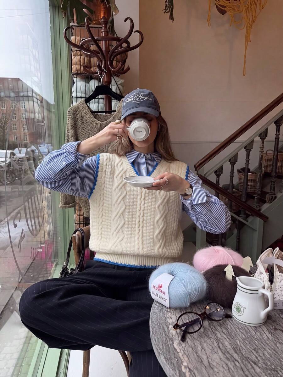 女款時尚V領針織背心,可愛學院風疊穿上衣,適合咖啡約會、感恩節、萬聖節、聖誕節造型 - 白色 - 查看 1