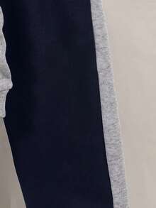 Bộ áo khoác hoodie và quần dài họa tiết chữ cho bé trai - Xanh đậm - Xem 4