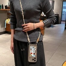 Set 2 Buah Baru: Casing Ponsel Anti Jatuh Bambu Cokelat Berkualitas Tinggi dengan Motif Tiket Maskapai New York Minimalis + Tali Panjang Kepang Buatan Tangan, Pelindung Sederhana Tahan Guncangan Tahan Lama Perlindungan Penuh untuk Seri 7-17 Pro Max - Coklat - View 4