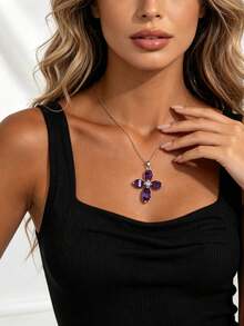 Light Luxury Four-Leaf Clover Amethyst Necklace For Women, Four Water-Drop Shaped Amethyst Stones Arranged In A Flower Design With A Clear Main Diamond In The Center, Vintage Romantic Style Versatile For Daily Commute, Date, And Evening Wear, Exquisite Niche Gemstone Collarbone Chain, Perfect For Self-Wear To Showcase Elegance And An Ideal Fashion Gift For Friends And Family - Necklace - View 2