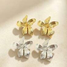 1 Pair Vintage Textured Petal Flower Stud Earrings, Minimalist Metal Floral Earrings For Women Daily Wear Jewelry, Gold & Silver Two Tones - Multicolor - View 1