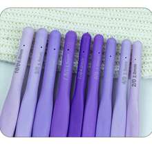 9 Peças Ganchos de Crochê com Cabo Macio em Degradê Roxo, Ferramentas de Tricô com Cabo de Silicone Antiderrapante, Conjunto de 9 Peças Ganchos de Crochê com Cabo Macio Roxo, Agulha de Metal com Cabo Antiderrapante, Ferramentas DIY para Iniciantes em Artesanato com Fio, Boneca, Cachecol e Suéter - Conjunto multicolorido - Visão 9