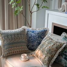 Jacquard Contrast Geometric White Fringe