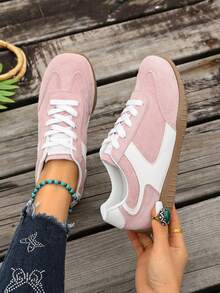 Sepatu Sneakers Retro dengan Desain Kontras yang Manis, Bagian Atas Suede Lembut, Sepatu Olahraga Ringan dan Serbaguna untuk Pelajar, Berbelanja & Bepergian - Berwarna merah muda - View 1
