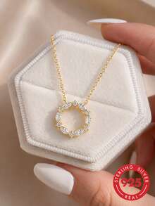 Collar de Plata de Ley S925 con Colgante Redondo de Corona Floral Hueca y Moissanita, Joyería Versátil para Uso Diario, Regalo para Novia, Esposa, Mamá, Cumpleaños, Aniversario - Multicolor - Ver 2