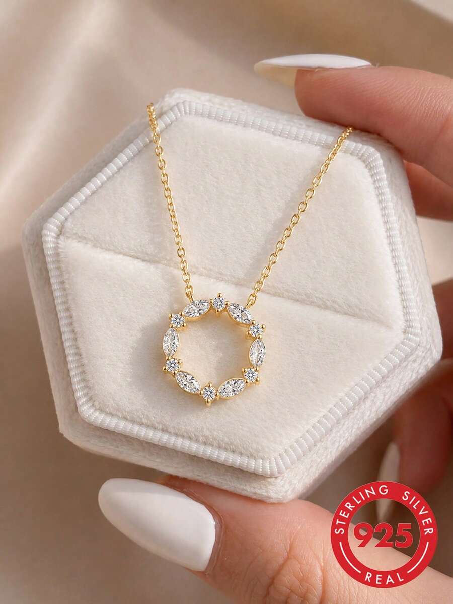 Collar de Plata de Ley S925 con Colgante Redondo de Corona Floral Hueca y Moissanita, Joyería Versátil para Uso Diario, Regalo para Novia, Esposa, Mamá, Cumpleaños, Aniversario
