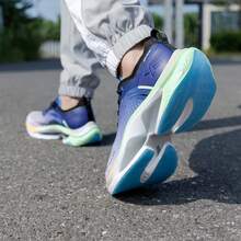 XTEP Shock Absorption Pro Sepatu Lari Pria Baru dengan Dukungan Peredam Guncangan Ringan Bernapas Cengkeraman Tahan Aus - biru/hijau - View 6