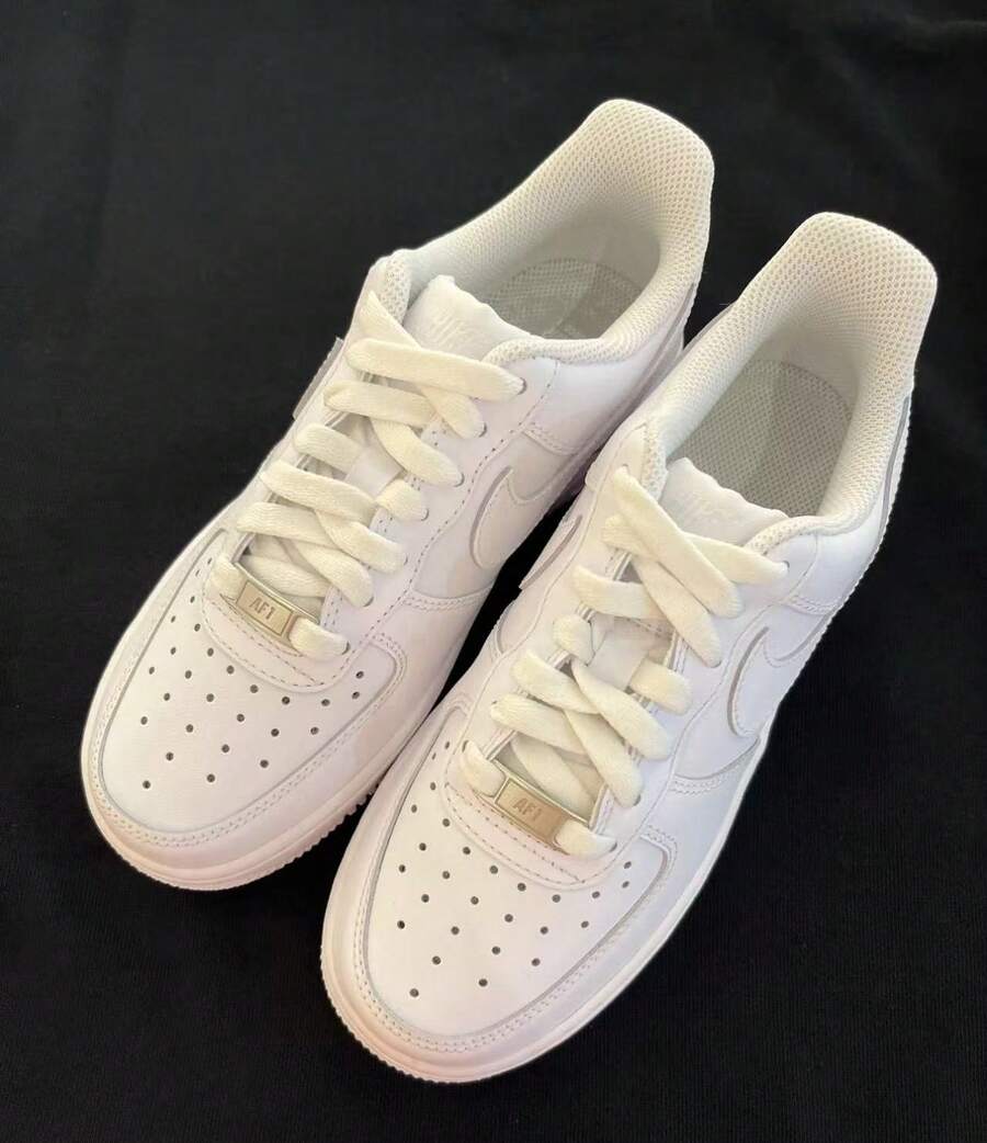 Nike Air Force 1 Low All White Minimal Clean Aesthetic Lifestyle Sneakers - 白色 - 查看 1