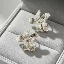1 Pair Vintage Textured Petal Flower Stud Earrings, Minimalist Metal Floral Earrings For Women Daily Wear Jewelry, Gold & Silver Two Tones - Multicolor - View 3