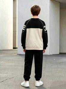 Set Sweatshirt Raglan Colorblock Musim Semi/Gugur untuk Anak Laki-laki, CHICAGO 32 Letter Crew Neck Top dan Celana Sweatpants dengan Garis Putih di Samping dan Manset, Set 2 Potong - Aprikot - View 4