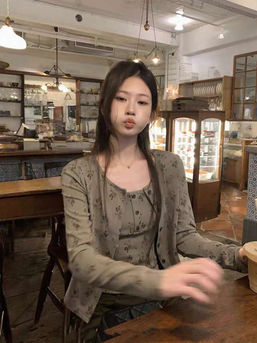 優雅針織碎花細肩帶背心與開襟外套兩件套,韓風女款上衣 - 卡其色 - 查看 1