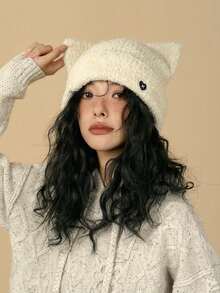 1件女款Y2K貓耳毛絨針織帽，適合秋冬保暖與日常穿著 - 愛心刺繡兩角帽 - 查看 2