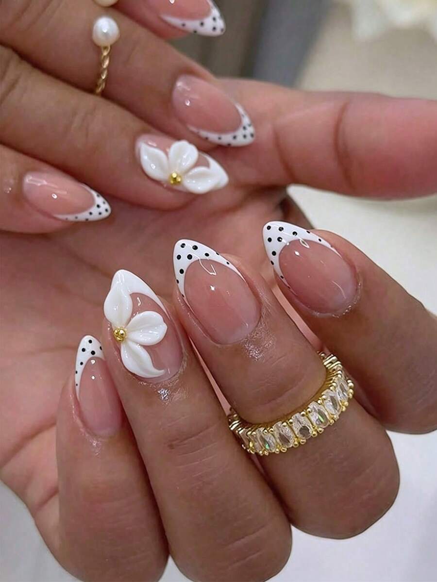Transform Your Nails 24片/組 極簡白色法式底色 3D白色花朵、金色珠飾與波點裝飾 全覆蓋穿戴式假指甲,含1片果凍膠與1個指甲锉,適合所有女性/女孩的日常通勤、下午茶、舞會派對美甲 - 白色 - 查看 1