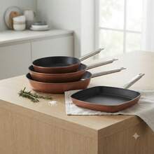 Ensemble de cuisine San Ignacio avec poêles à frire de 24/28/30 cm + rôtissoire de 24 cm, batterie de cuisine complète, matériaux durables et pièces pratiques pour la maison - Grille en bronze - Voir 1
