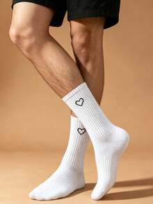 1/3/5 Pairs Men's Mid-Calf Socks, Black & White Heart Pattern Socks, Unisex Sports Socks, Korean Style Versatile Black & White Heart Mid-Calf Socks, All-Season Wear, Soft & Breathable, Skin-Friendly & Comfortable, High Elasticity, Moisture-Wicking & Sweat-Absorbing, Durable & Non-Tight; Suitable For Daily Commute, Casual Wear, Basketball, Cycling, Hiking, Running And Other Sports, Sports Socks, Fitness Training Socks. - Multicolor - View 9