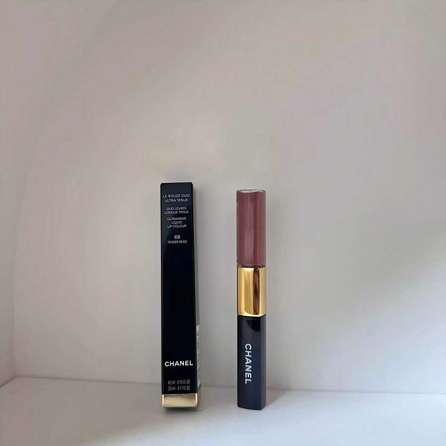 CHANEL LE ROUGE DUO ULTRA TENUE 長效持久液態唇膏,亮澤自然裸色,保濕滋潤自然唇彩,適合中年女性 - 69-TENDER BEIGE - 查看 1