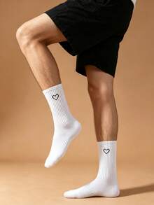 1/3/5 Pairs Men's Mid-Calf Socks, Black & White Heart Pattern Socks, Unisex Sports Socks, Korean Style Versatile Black & White Heart Mid-Calf Socks, All-Season Wear, Soft & Breathable, Skin-Friendly & Comfortable, High Elasticity, Moisture-Wicking & Sweat-Absorbing, Durable & Non-Tight; Suitable For Daily Commute, Casual Wear, Basketball, Cycling, Hiking, Running And Other Sports, Sports Socks, Fitness Training Socks. - Multicolor - View 7