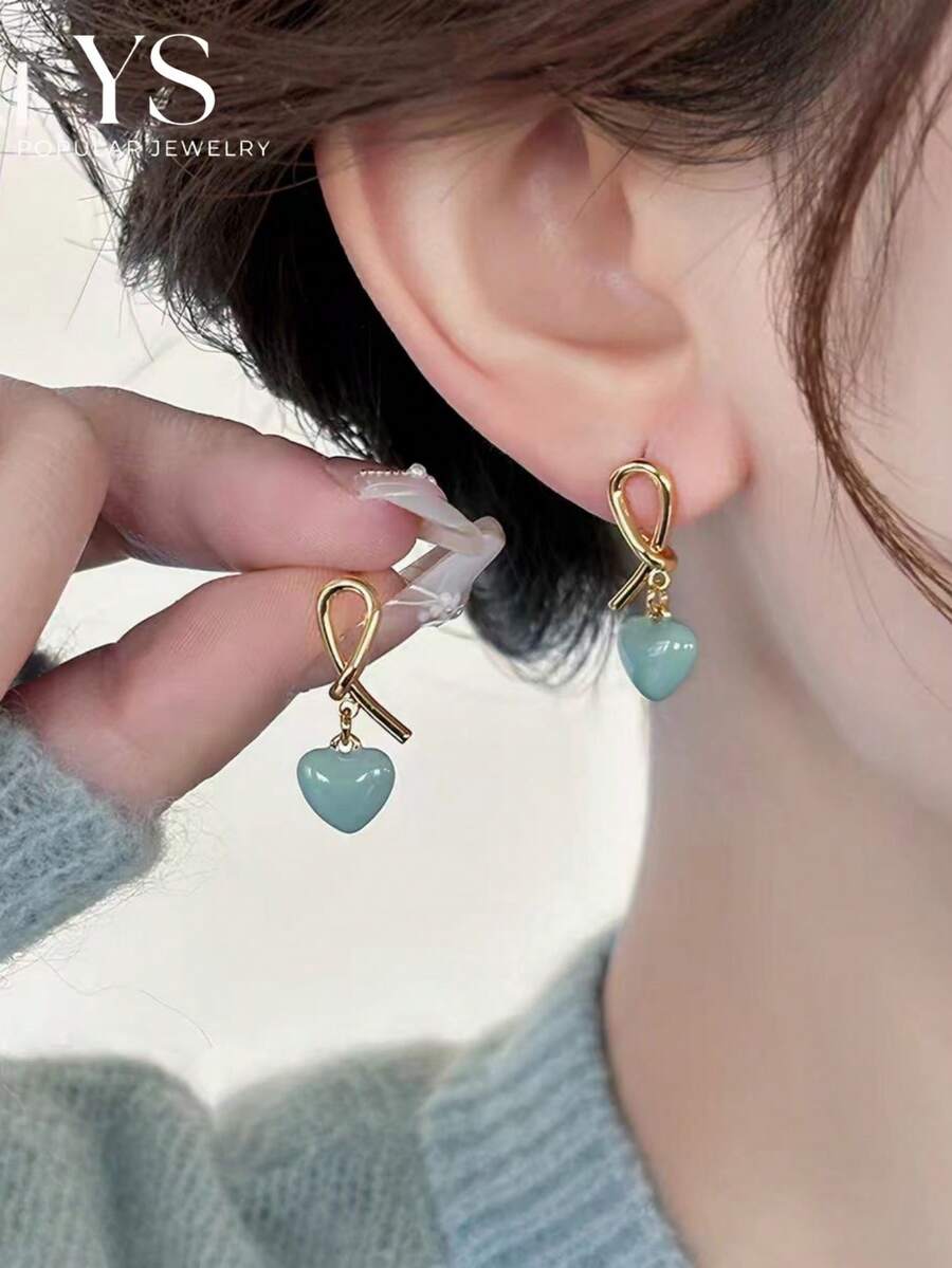 1 Pasang Anting Hati Asimetris Biru Muda, Perhiasan Gaya Manis Elegan untuk Wanita, Cocok untuk Pemakaian Sehari-hari