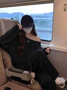 Minimalist Black Asymmetric Neck Square Neck Casual Slouchy Fashion Versatile Korean Style Long Sleeve Top & Black Drawstring Pants Set For Sports And Home - Black - View 3