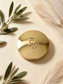 مرآة مكياج جيب محمولة دائرية بشعار Dior محفور ثلاثي الأبعاد، مزدوجة الوجه (عادية ومكبرة)، متوفرة باللونين الفضي والذهبي - الذهبي - مشاهدة 1