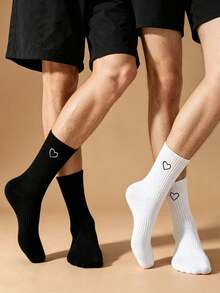 1/3/5 Pairs Men's Mid-Calf Socks, Black & White Heart Pattern Socks, Unisex Sports Socks, Korean Style Versatile Black & White Heart Mid-Calf Socks, All-Season Wear, Soft & Breathable, Skin-Friendly & Comfortable, High Elasticity, Moisture-Wicking & Sweat-Absorbing, Durable & Non-Tight; Suitable For Daily Commute, Casual Wear, Basketball, Cycling, Hiking, Running And Other Sports, Sports Socks, Fitness Training Socks. - Multicolor - View 3