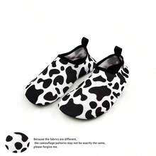 1 par de calcetines de playa y zapatos de agua resistentes al calor de verano, de secado rápido, antideslizantes, con rayas y lunares en color blanco leche, para fiestas al aire libre, fiestas en la piscina y uso en el hogar, calcetines transpirables tipo descalzos para parejas unisex, zapatos de natación para playa, parque acuático, buceo y surf, ligeros y duraderos, regalo de cumpleaños (talla múltiple, unisex, color de unión aleatorio) - Esencial de playa - Multicolor - Ver 10
