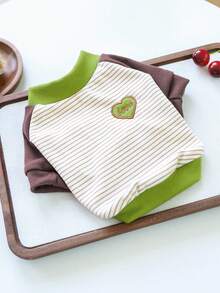 PETCIRCLE 1件寵物衣服 小狗幼犬適用 可愛防風保暖 簡約百搭 柔軟親膚 咖啡色條紋愛心圓領毛衣 - 綠色 - 彩色 - 查看 13