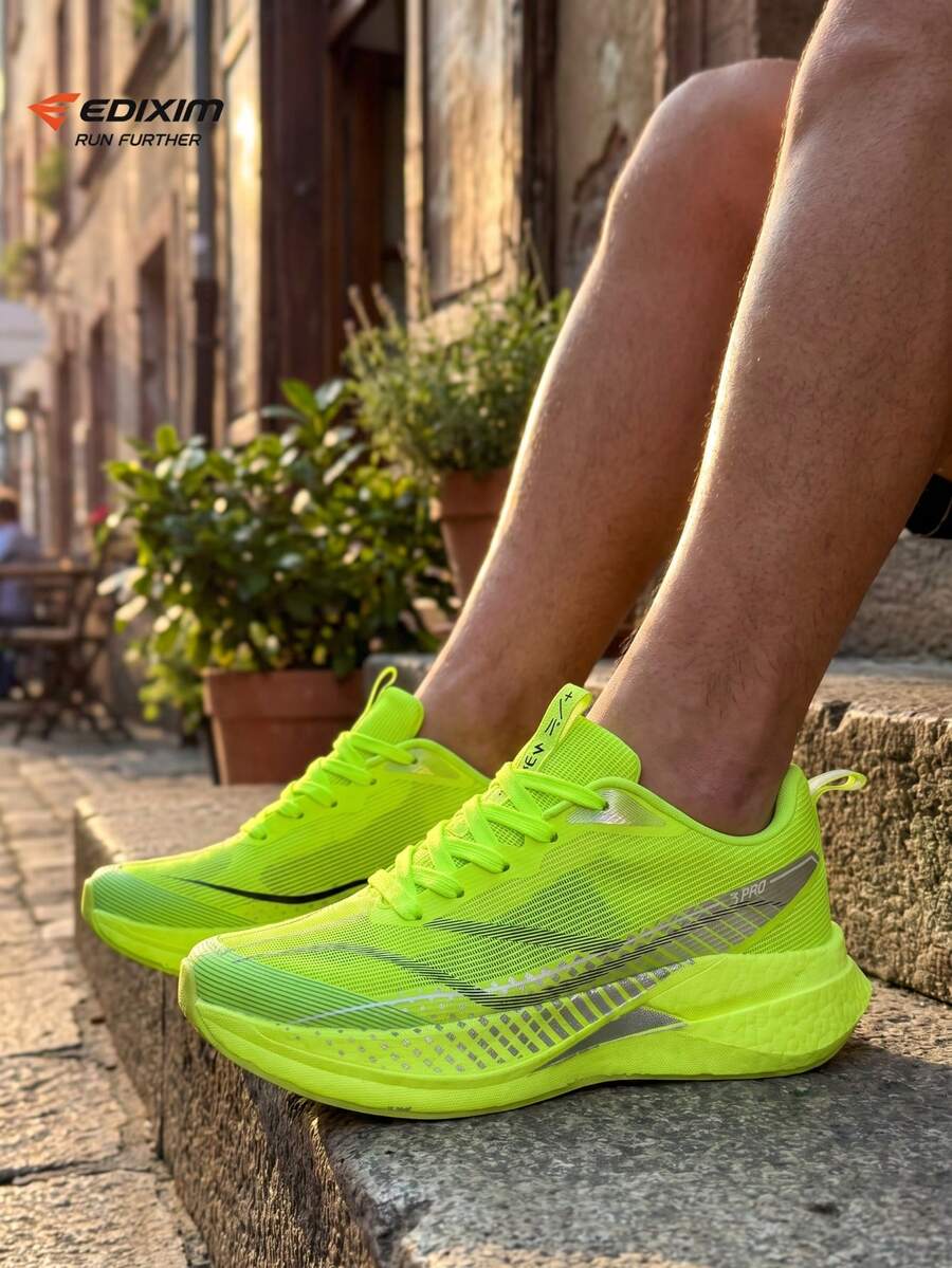 EDIXIM Zapatillas de running casual para carretera para hombre, verano 2026, nuevas, de malla, suela blanda, ligeras, con absorción de impactos y transpirables, estilo estudiantil - Verde fluorescente - Ver 1