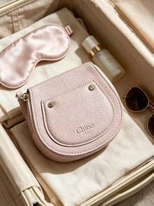 Chloé Bolso de mano de cuero rosa nude suave con forma curva, tirador de cremallera de cuero, cremallera de metal lisa, adecuado para ir a la oficina y tomar el té de la tarde, regalo del Día de la Madre y aniversario CHLOE-GIFT-28 - Rosa Pálido - Ver 3