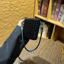 Funda de teléfono con patrón de cocodrilo Simple Classics con correa portátil compatible con Samsung Galaxy Z Flip 8 Flip8 cubierta trasera - Negro - Ver 5