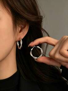 VJS 1 Pair Premium Minimalist Stainless Steel Gold & Silver Dual-Tone Twisted Hoop Earrings, Polished Shiny Geometric Twist Design, Non-Deforming, Daily Casual & Business Wear Accessory - Minimalist Twisted Hoop Earrings - View 1