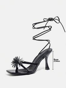 Jin Bei Qi Sandales à talons hauts aiguilles noires pour femmes avec design de sangles croisées en strass, bout carré, bout ouvert, chaussures à talons hauts à lacets, chaussures de soirée glamour et sexy pour fêtes et rassemblements, chaussures de demoiselle d'honneur, chaussures élégantes et polyvalentes pour femmes, convenant pour le port extérieur, les vacances, les voyages, chaussures confortables pour femmes - Noir - Voir 3