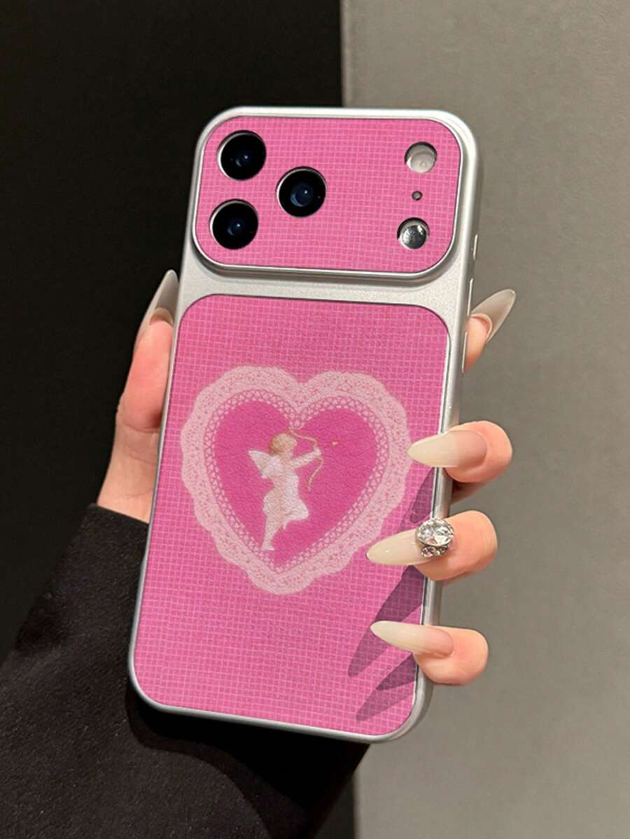 1 buah Casing Ponsel Kulit Tekstur Leci dengan Motif Hati Kotak-kotak Merah Mawar dan Malaikat Cupid, Tepi Perak, Perlindungan Penuh 2mm, Tahan Guncangan, Lubang Presisi Kreatif, Jendela Tampilan Besar Timbul, Lensa Lubang Presisi 18PM yang Dapat Diganti dengan Cepat, Cangkang Lembut, Cocok untuk Penggunaan Sehari-hari, Cocok untuk iPhone 18Pro/18Promax/17/17Pro/17PROMAX/16/16Pro/16PLUS/16PROMAX/15/11/12/13/14/15Pro/14Pro/13Pro/15PROMAX/14PROMAX/13PROMAX - MultiWarna - View 1