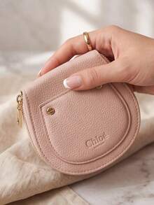 Chloé Bolso de mano de cuero rosa nude suave con forma curva, tirador de cremallera de cuero, cremallera de metal lisa, adecuado para ir a la oficina y tomar el té de la tarde, regalo del Día de la Madre y aniversario CHLOE-GIFT-28 - Rosa Pálido - Ver 8