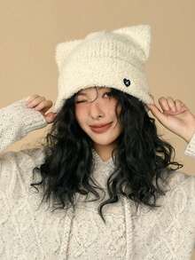 1件女款Y2K貓耳毛絨針織帽，適合秋冬保暖與日常穿著 - 愛心刺繡兩角帽 - 查看 1