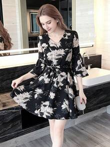 Vestido corto de mujer Vestido primaveral/veraniego con estampado floral en blanco y negro, cuello en V, cintura con cordón, mangas acampanadas, silueta A de talle alto, largo corto,elegante - Negro - Ver 3