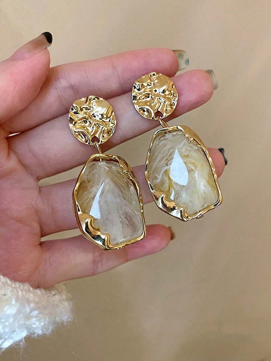 1對鋅合金復古幾何樹脂耳環,適合女性日常配戴 - 白色 - 查看 1
